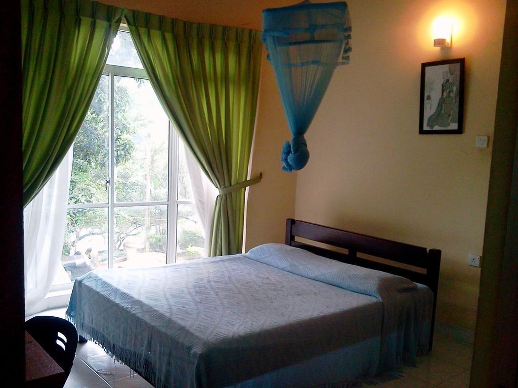 Mccarthy Guesthouse Kandy Ruang foto