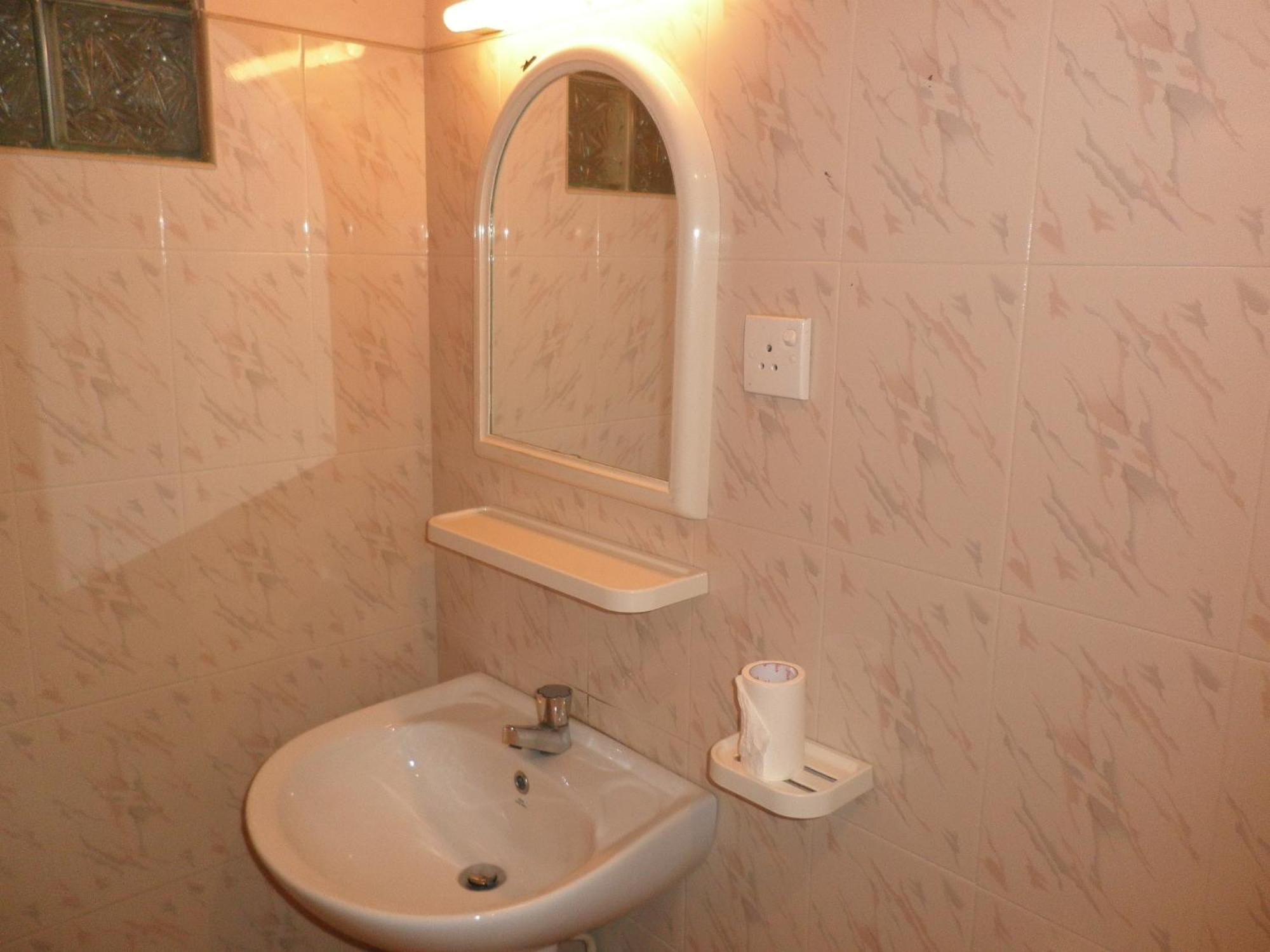 Mccarthy Guesthouse Kandy Ruang foto