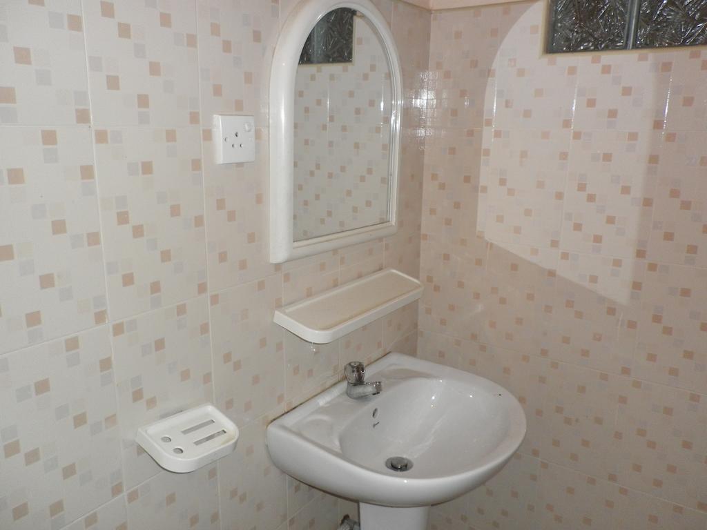 Mccarthy Guesthouse Kandy Ruang foto