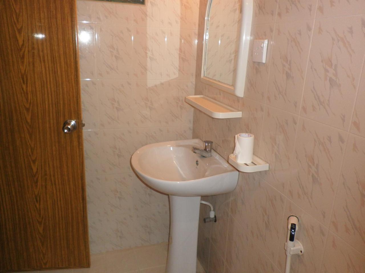Mccarthy Guesthouse Kandy Bagian luar foto
